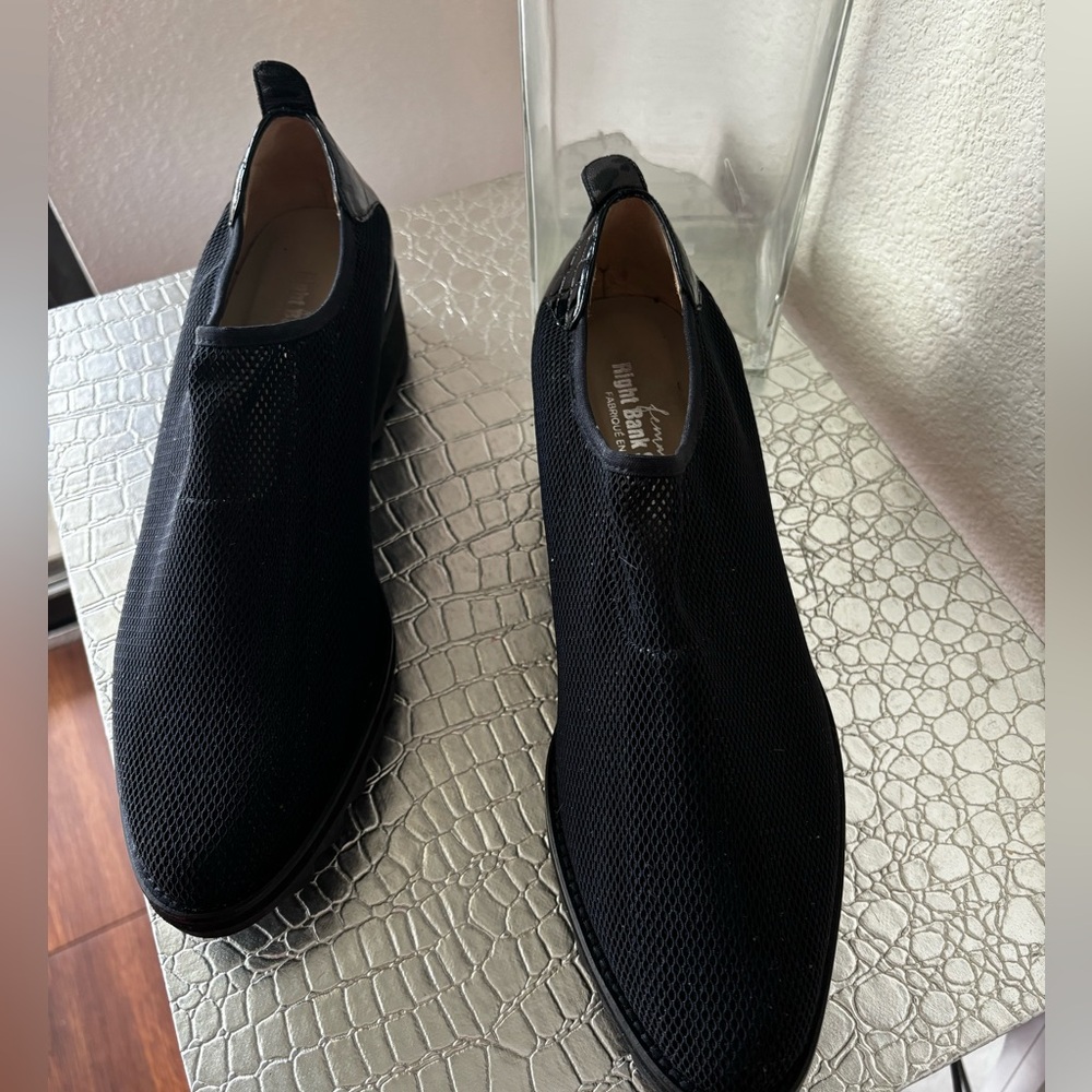 Right bank shoe Co size 8 woman’s shoe sneaker black 2 in rubber wedge heel